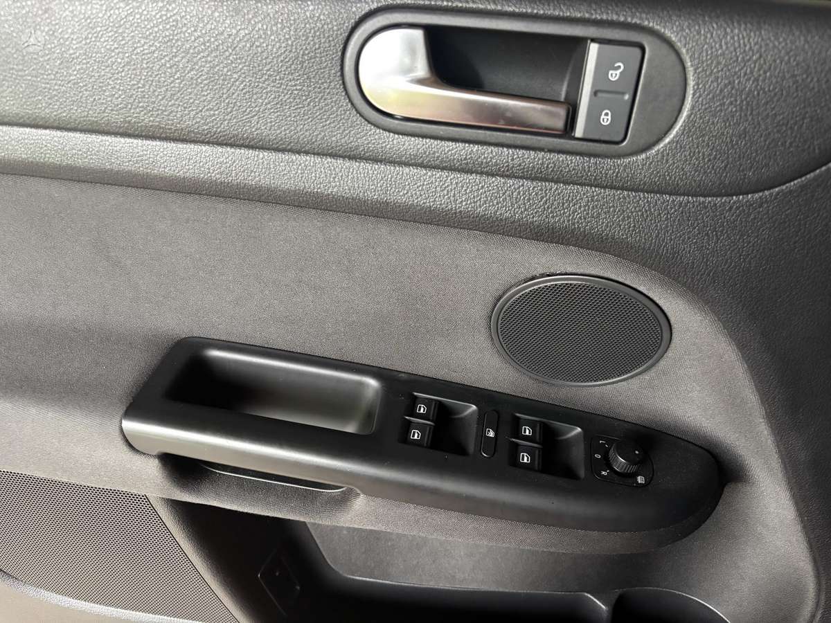 Volkswagen Golf 2011 — photo 21