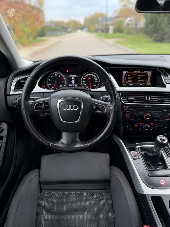 Audi A4 2009 — photo 12