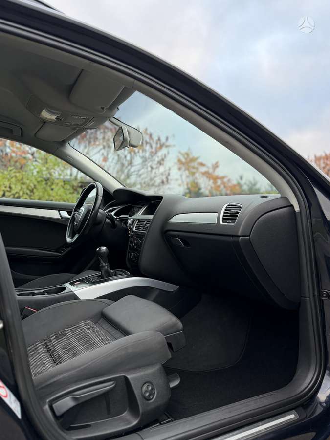 Audi A4 2009 — photo 7