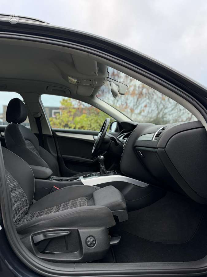 Audi A4 2009 — photo 8