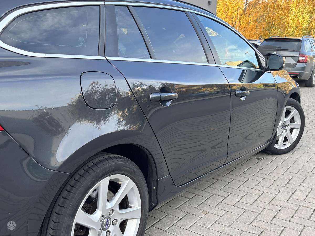 Volvo V60 2014 — photo 10