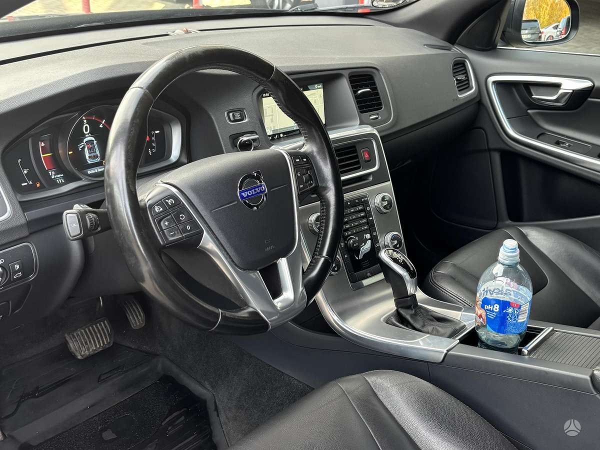 Volvo V60 2014 — photo 12