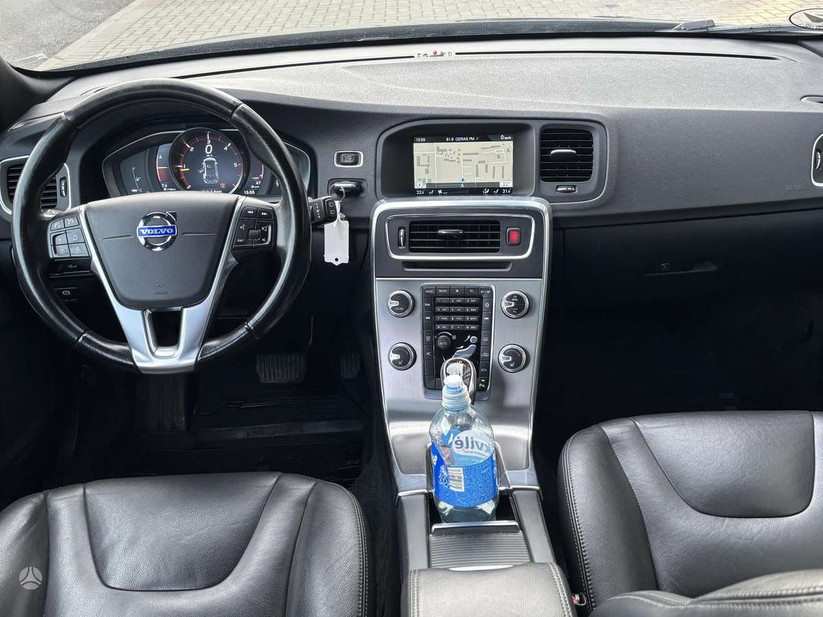 Volvo V60 2014 — photo 14