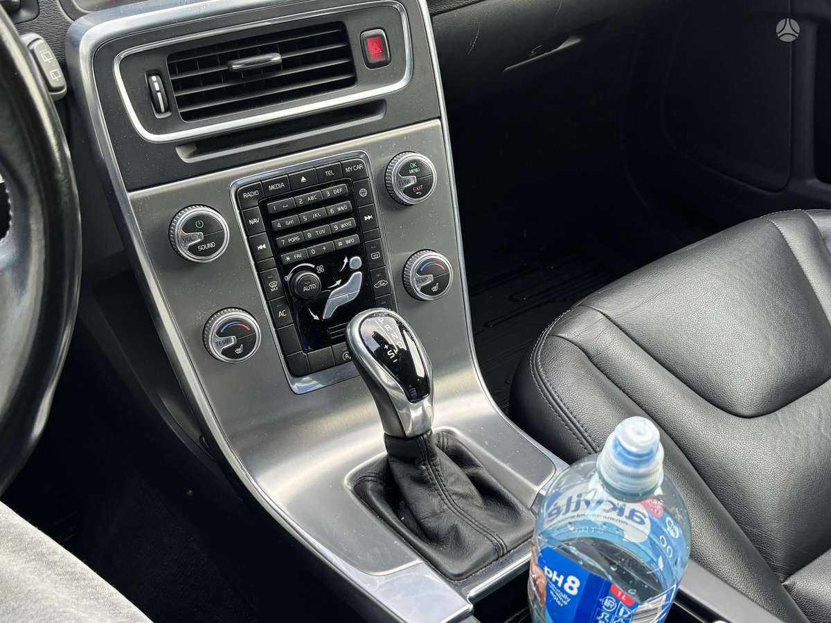 Volvo V60 2014 — photo 15