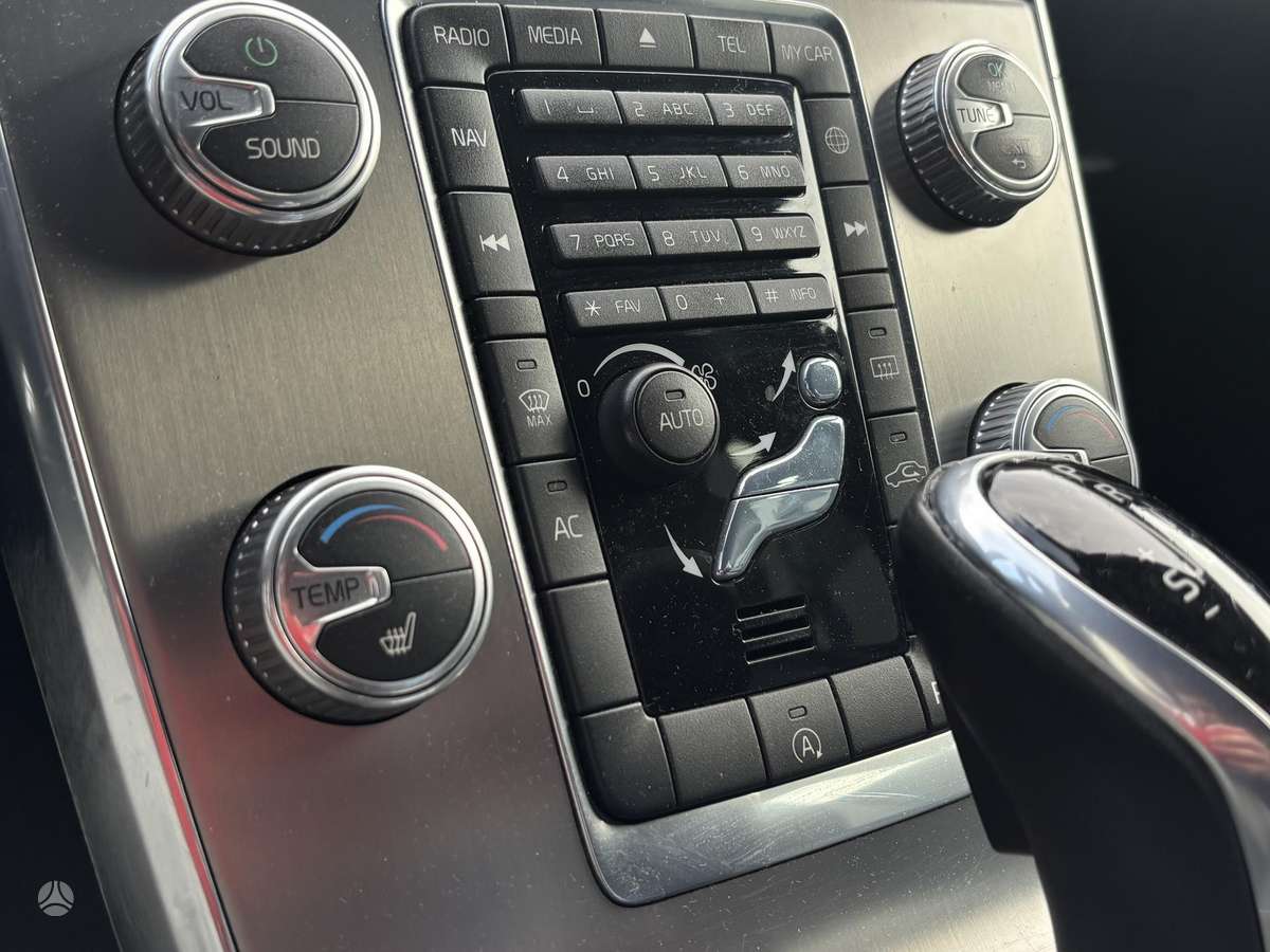 Volvo V60 2014 — photo 16