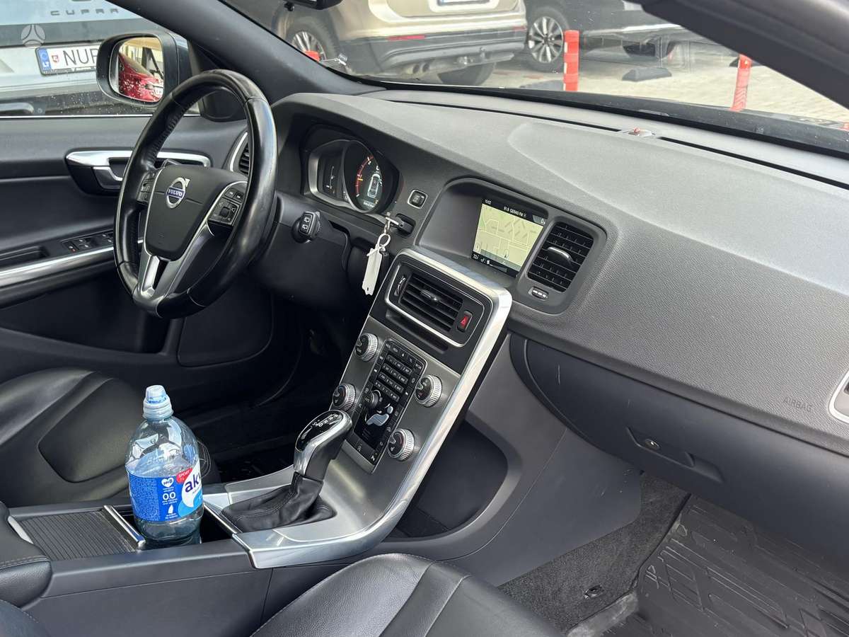 Volvo V60 2014 — photo 19