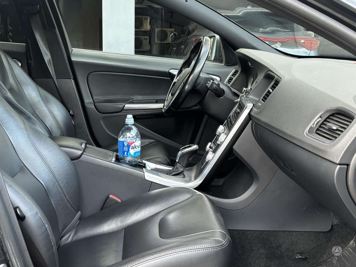 Volvo V60 2014 — photo 20