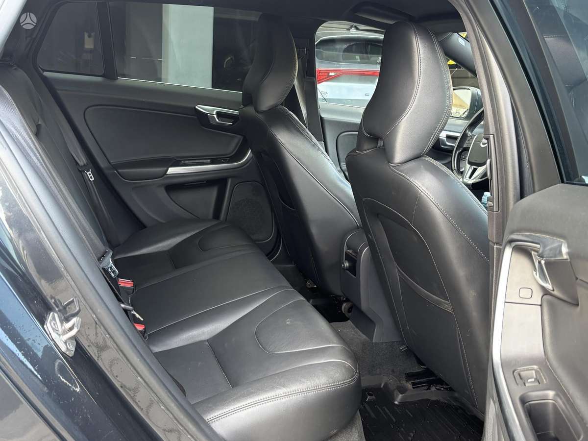 Volvo V60 2014 — photo 21