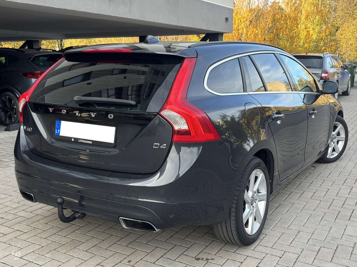 Volvo V60 2014 — interior