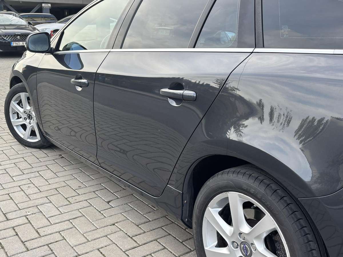 Volvo V60 2014 — photo 9