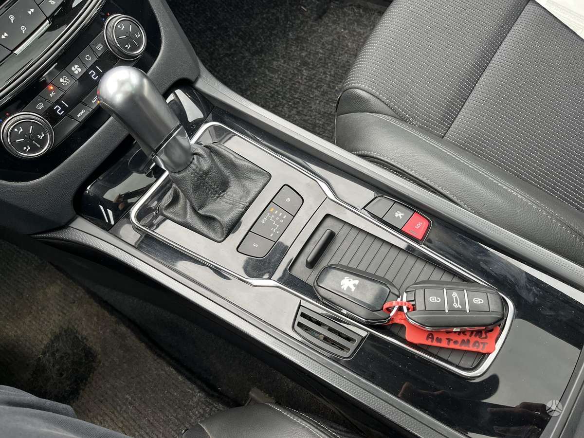 Peugeot 508 2015 — photo 22