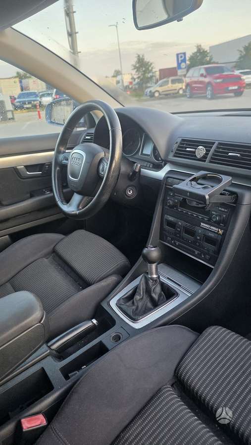 Audi A4 2005 — photo 12