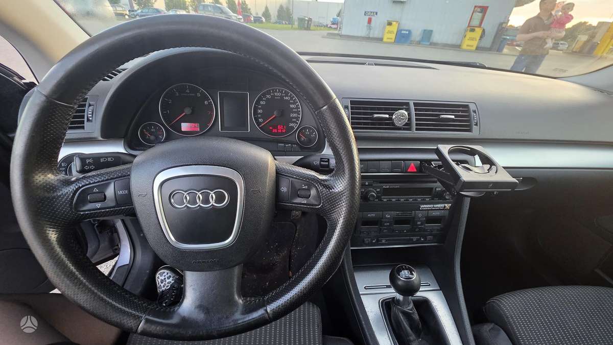 Audi A4 2005 — photo 15