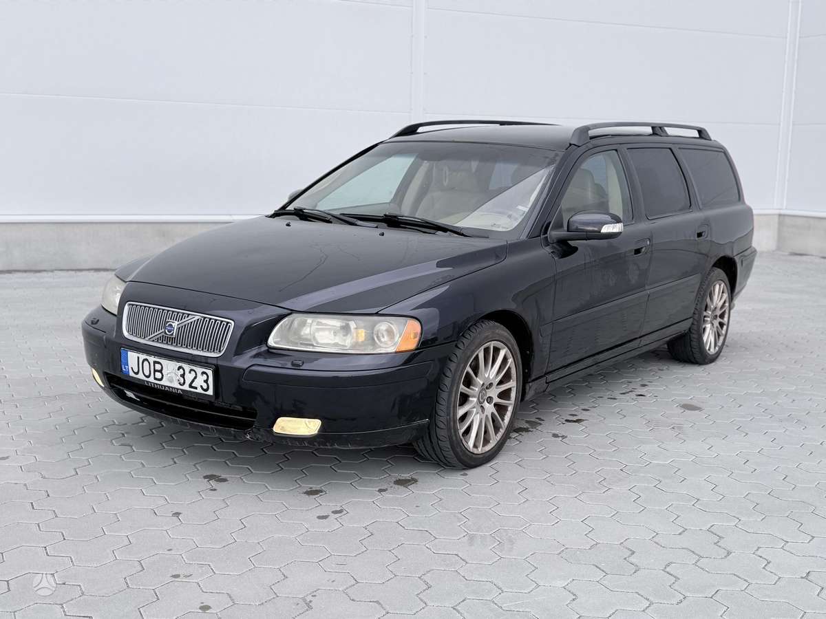 Volvo V70 2007 — rear view