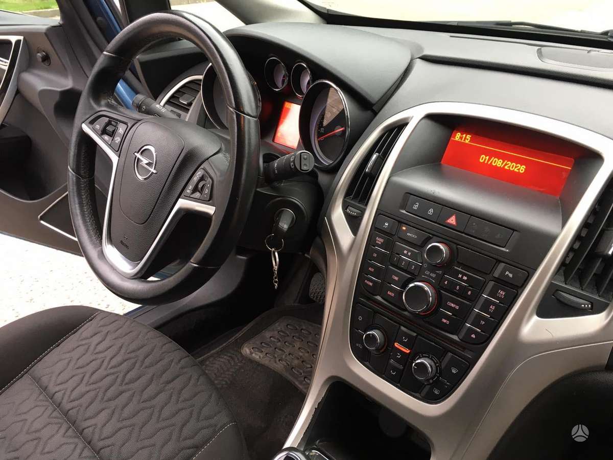 Opel Astra 2014 — photo 10