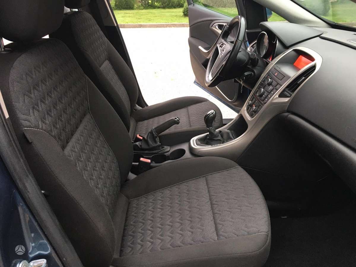 Opel Astra 2014 — photo 11