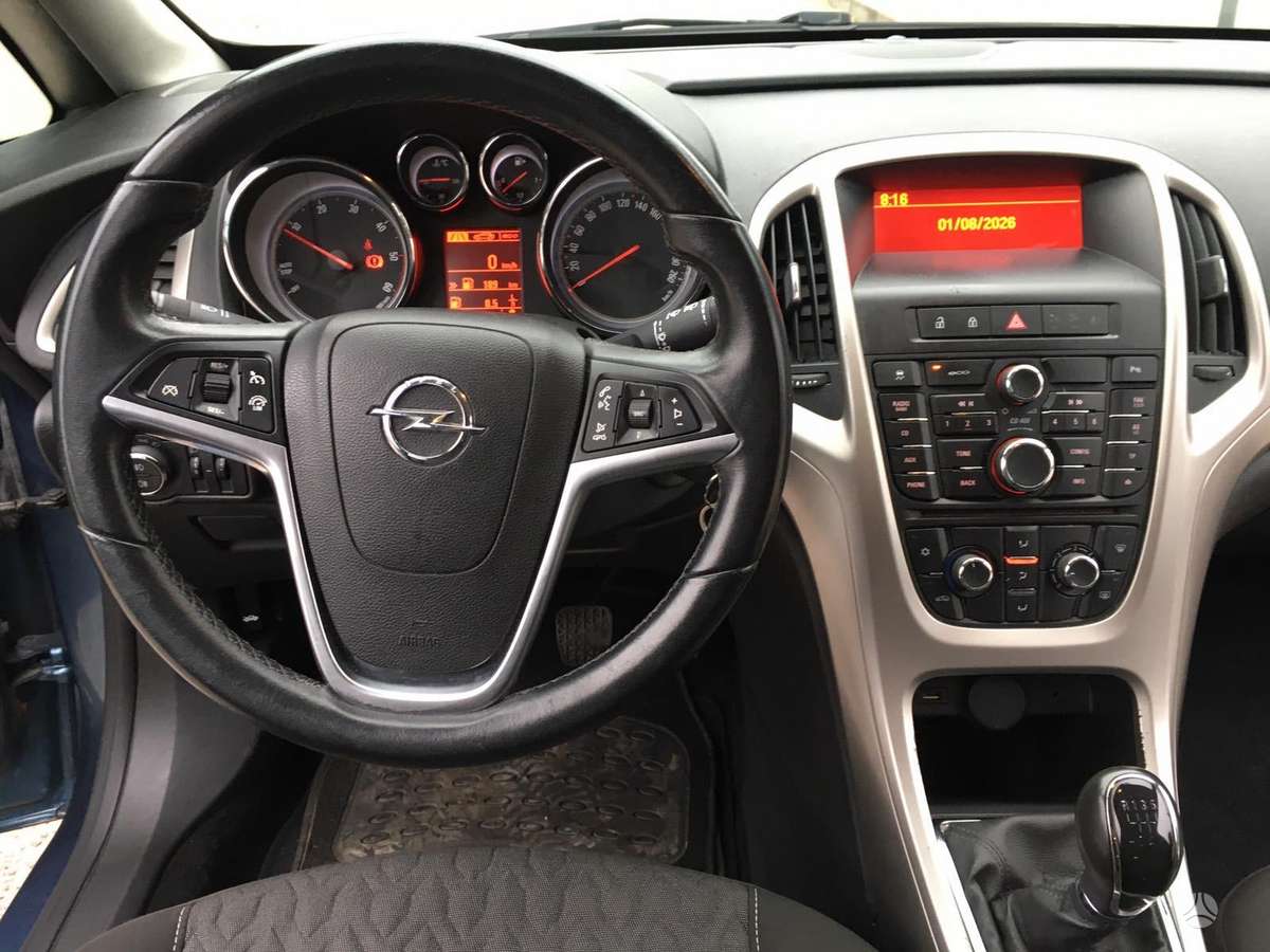 Opel Astra 2014 — photo 15