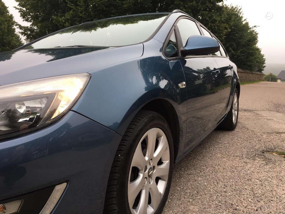 Opel Astra 2014 — photo 19