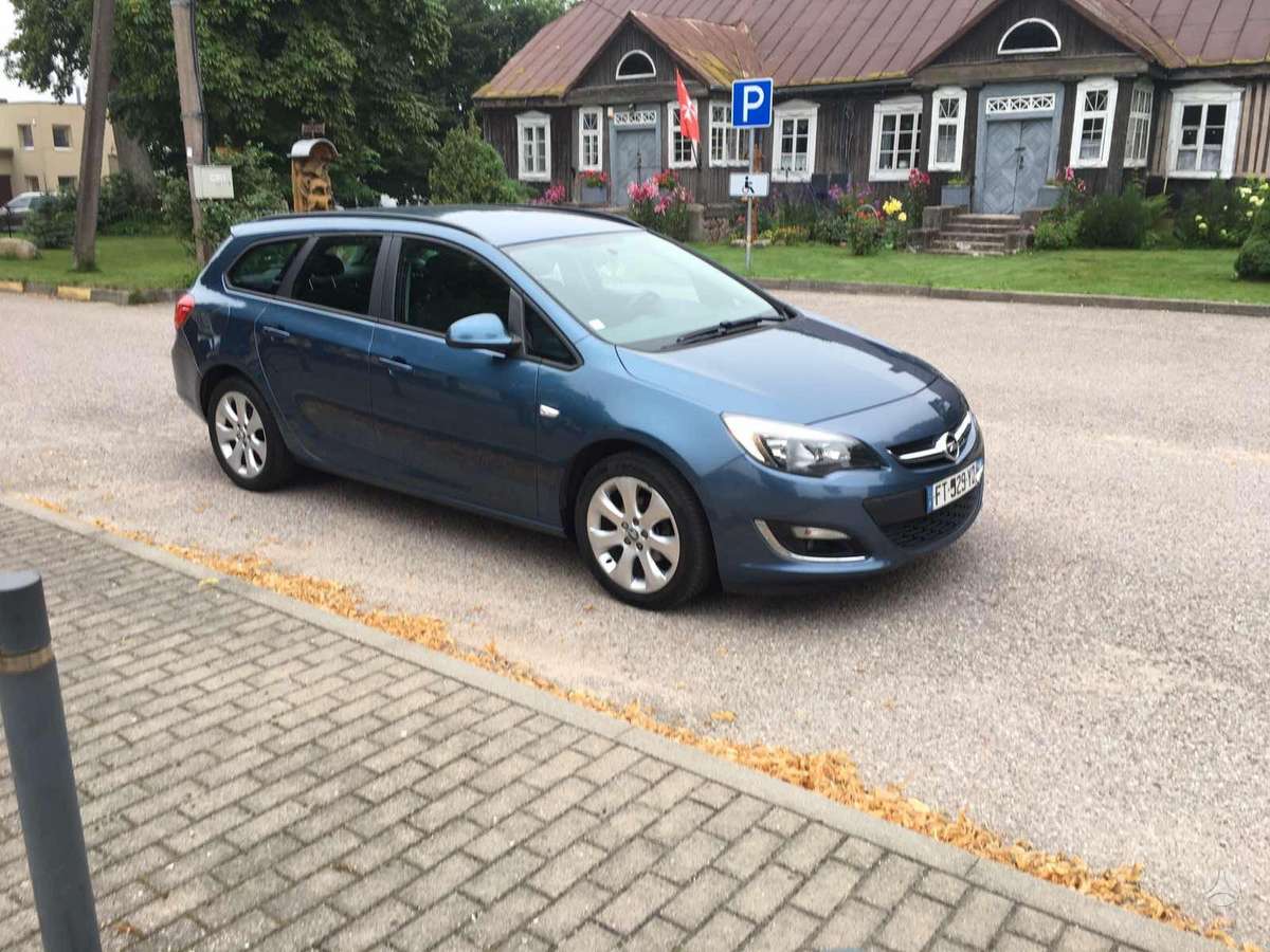 Opel Astra 2014 — photo 21