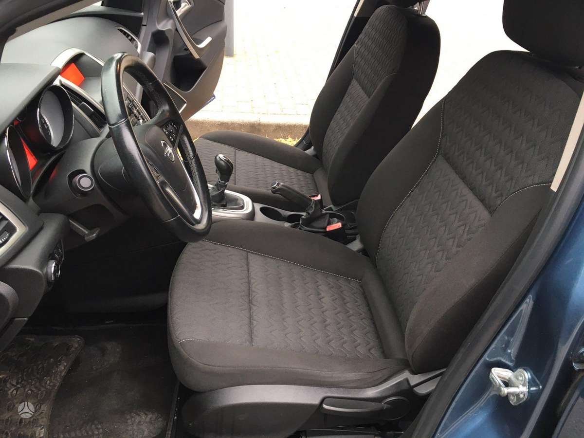 Opel Astra 2014 — photo 9