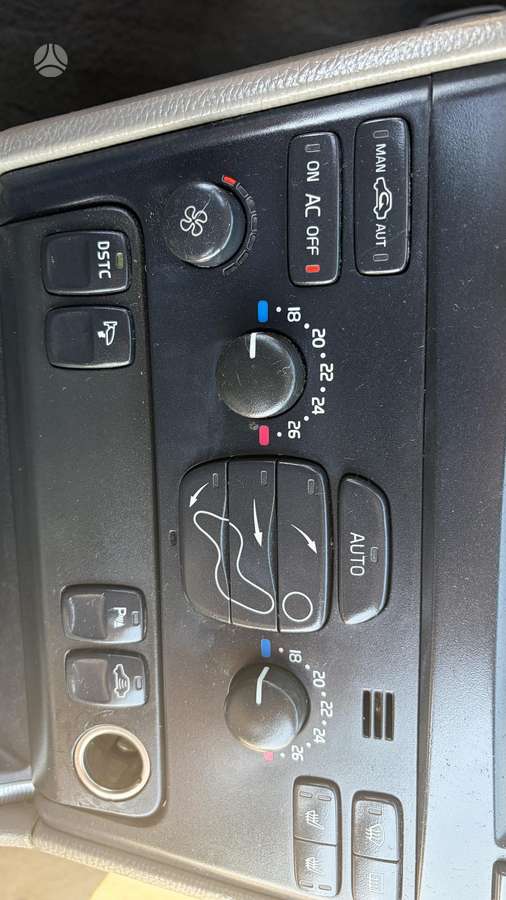Volvo XC90 2006 — photo 24