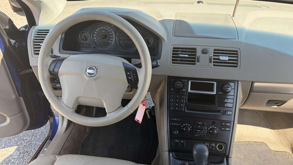 Volvo XC90 2006 — photo 29