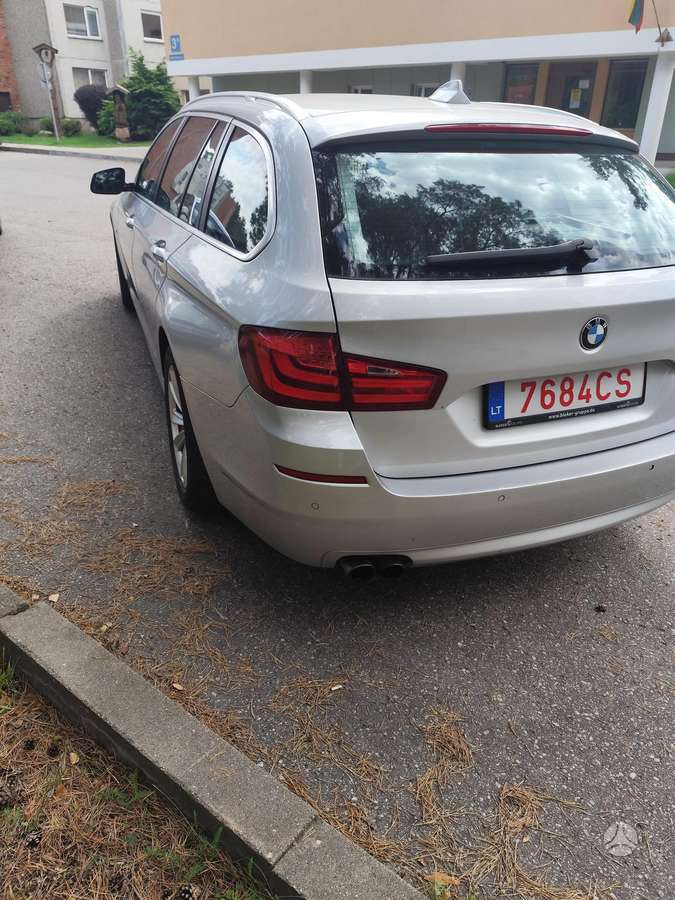 BMW 520 2013 — салон
