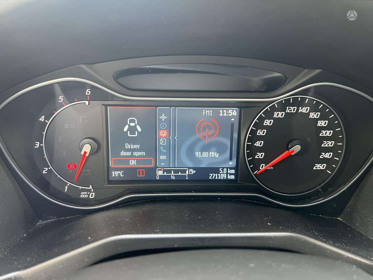 Ford Mondeo 2012 — photo 16