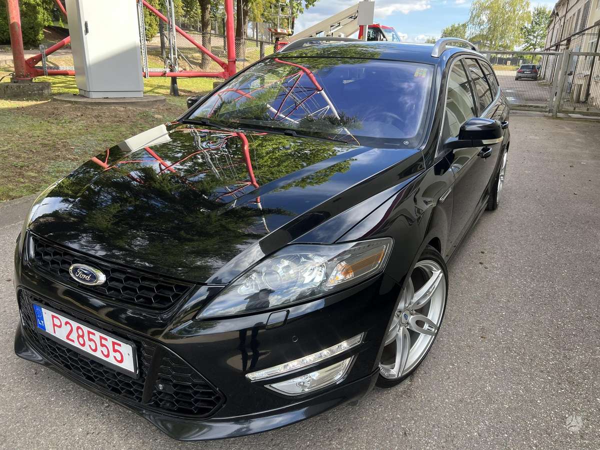 Ford Mondeo 2012 — rear view