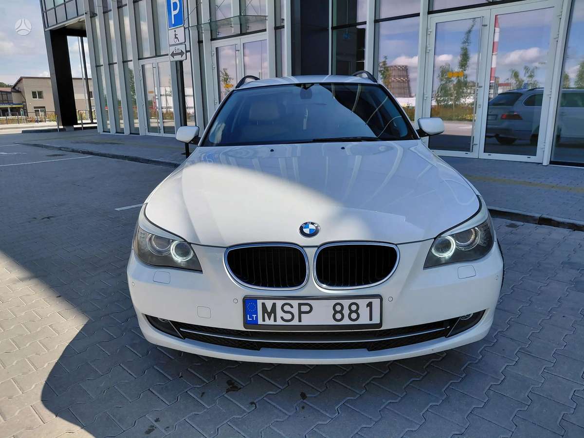 BMW 520 2008 — вигляд ззаду