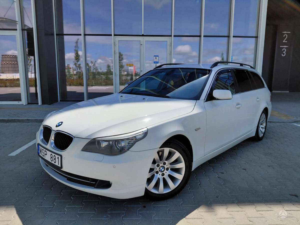 BMW 520 2008 — салон