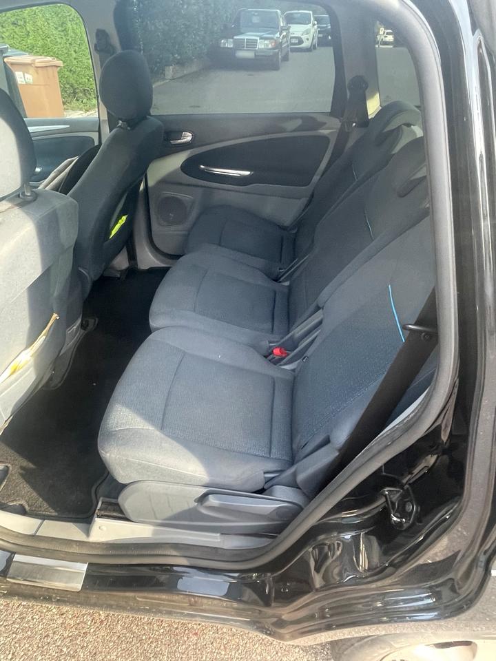 Ford S-Max 2009 — photo 13