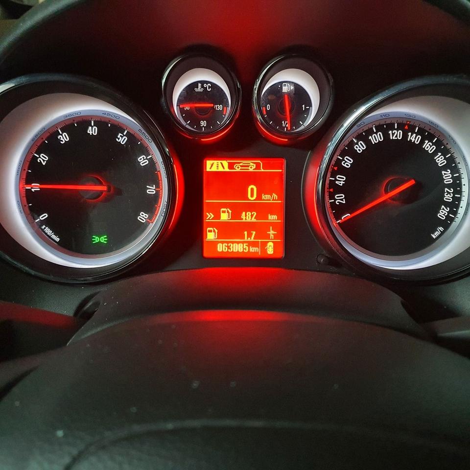 Opel Astra 2015 — photo 11