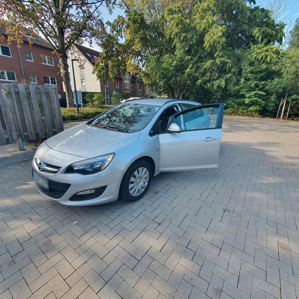 Opel Astra 2015 — interior