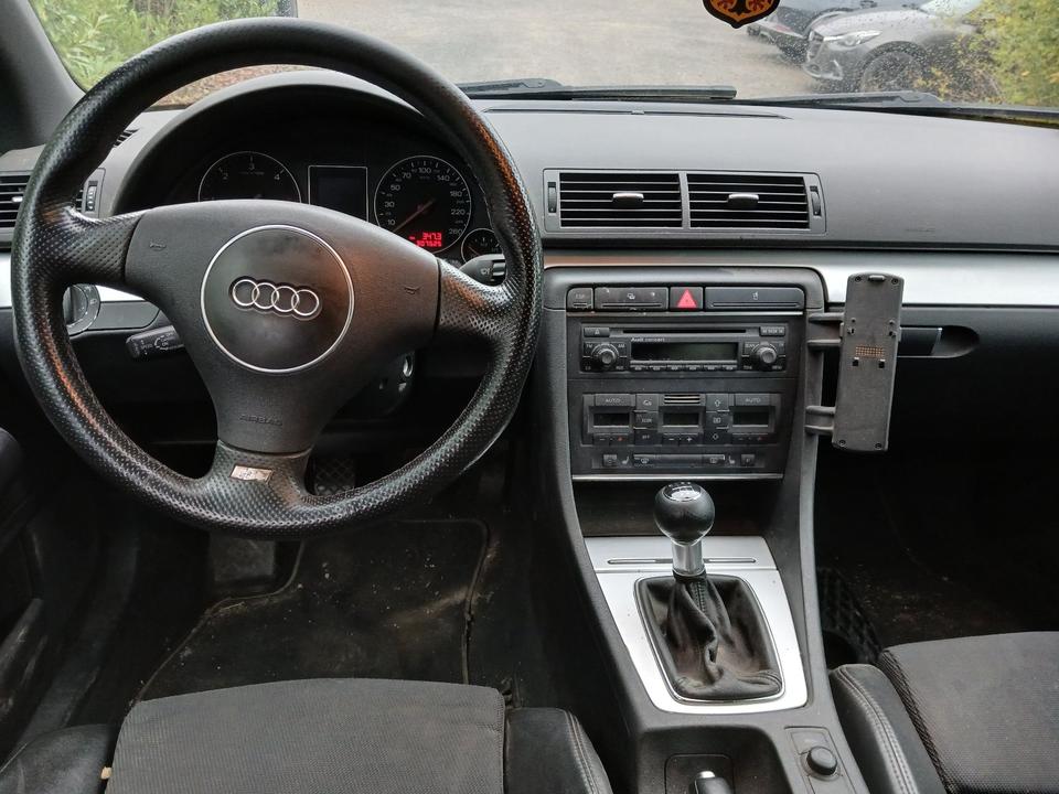 Audi A4 2004 — фото 12