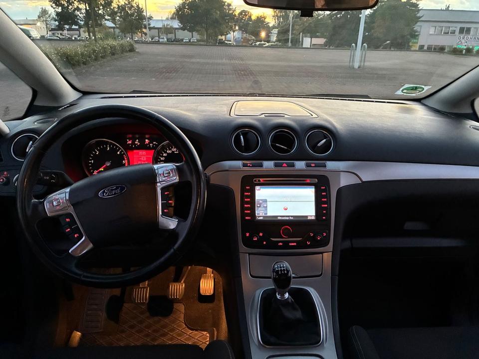 Ford S-Max 2011 — photo 12