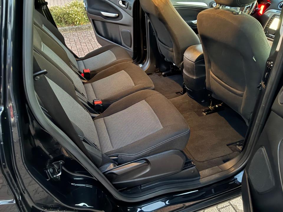 Ford S-Max 2011 — photo 14