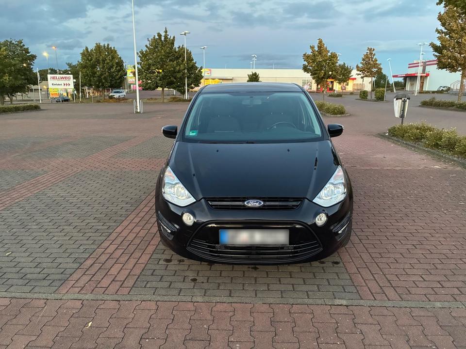 Ford S-Max 2011 — rear view