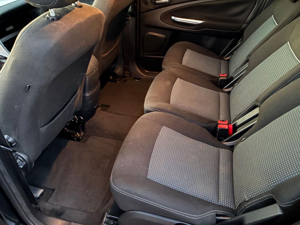 Ford S-Max 2011 — photo 8