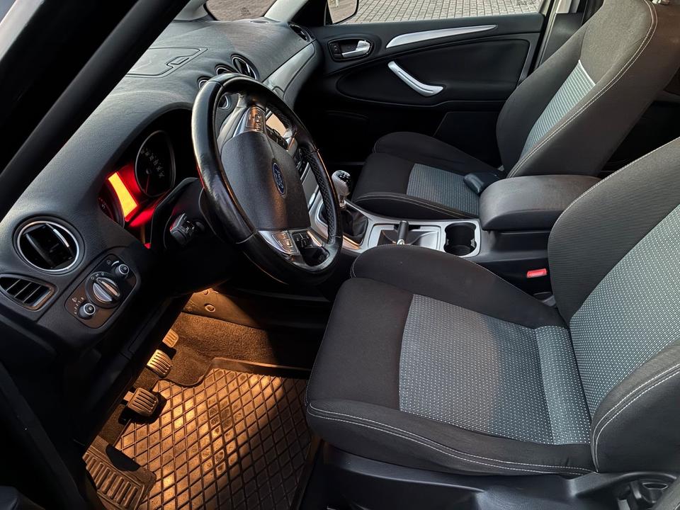 Ford S-Max 2011 — photo 9