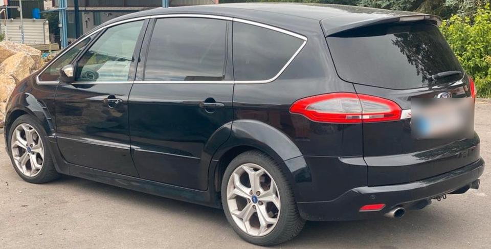Ford S-Max 2011 — rear view