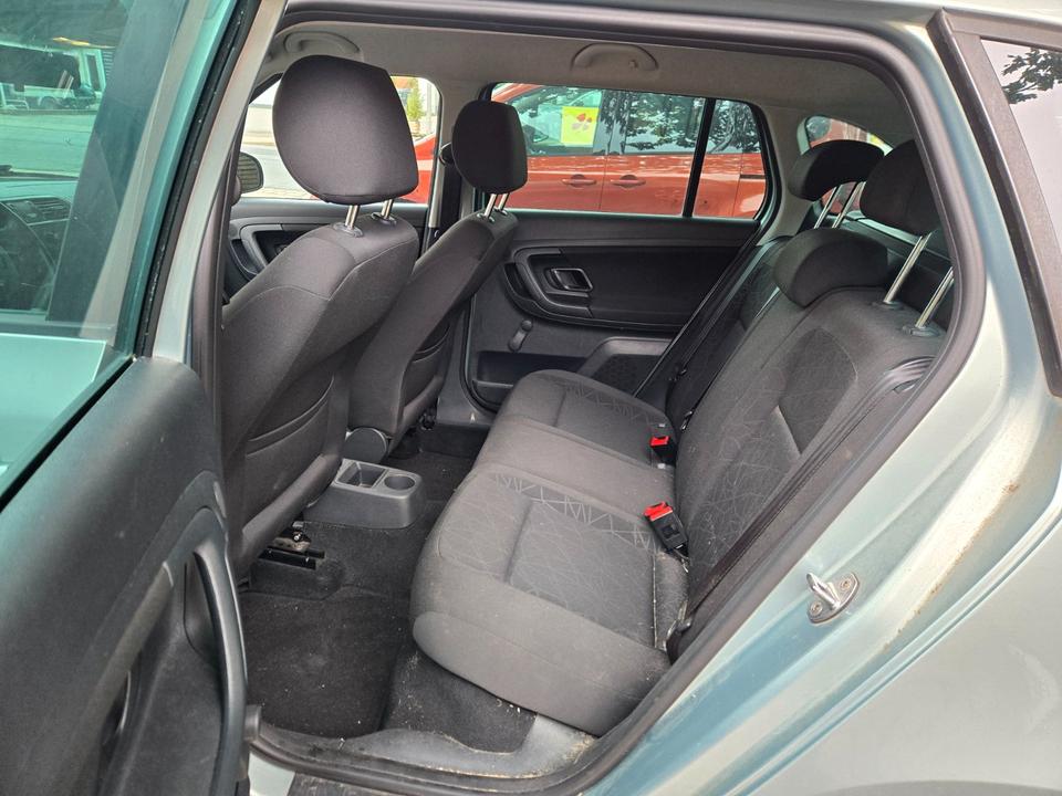 Skoda Fabia 2011 — photo 16