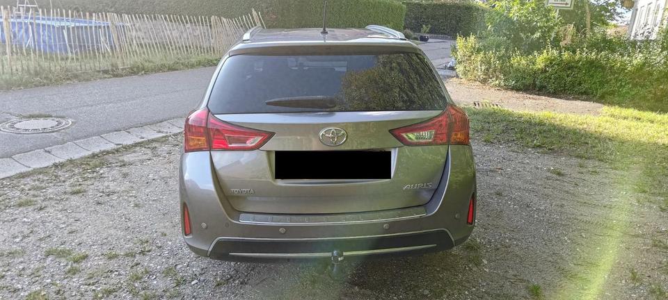 Toyota Auris 2013 — двигун