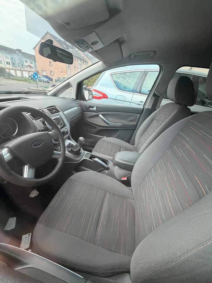 Ford C-Max 2010 — rear view