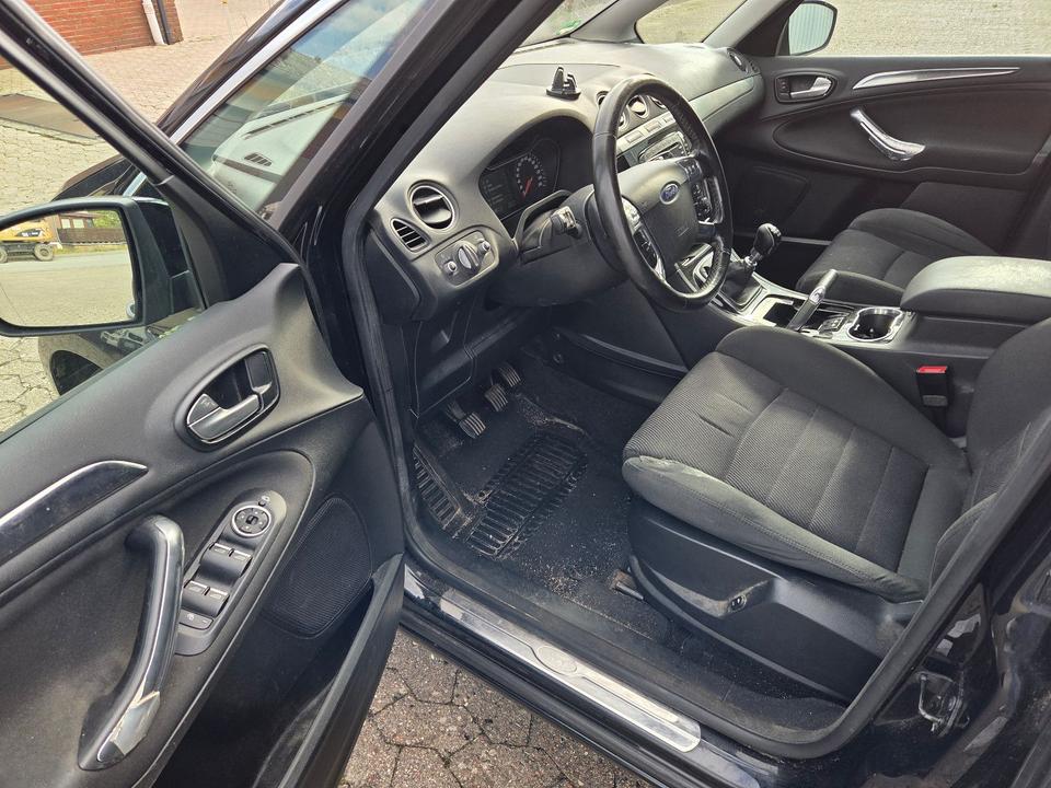 Ford S-Max 2011 — photo 11