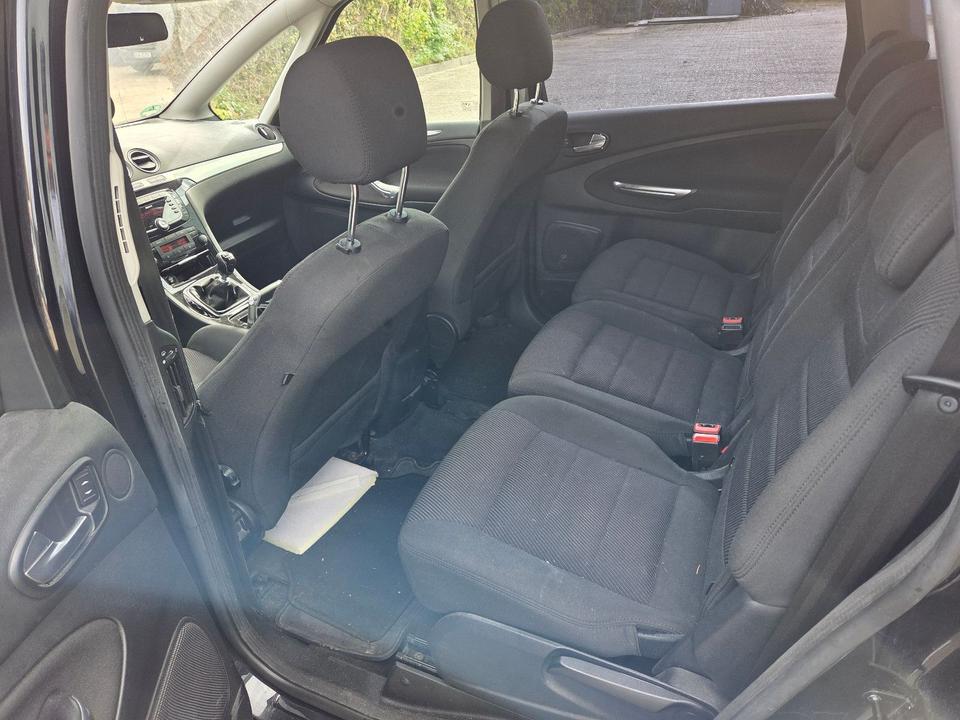 Ford S-Max 2011 — photo 14