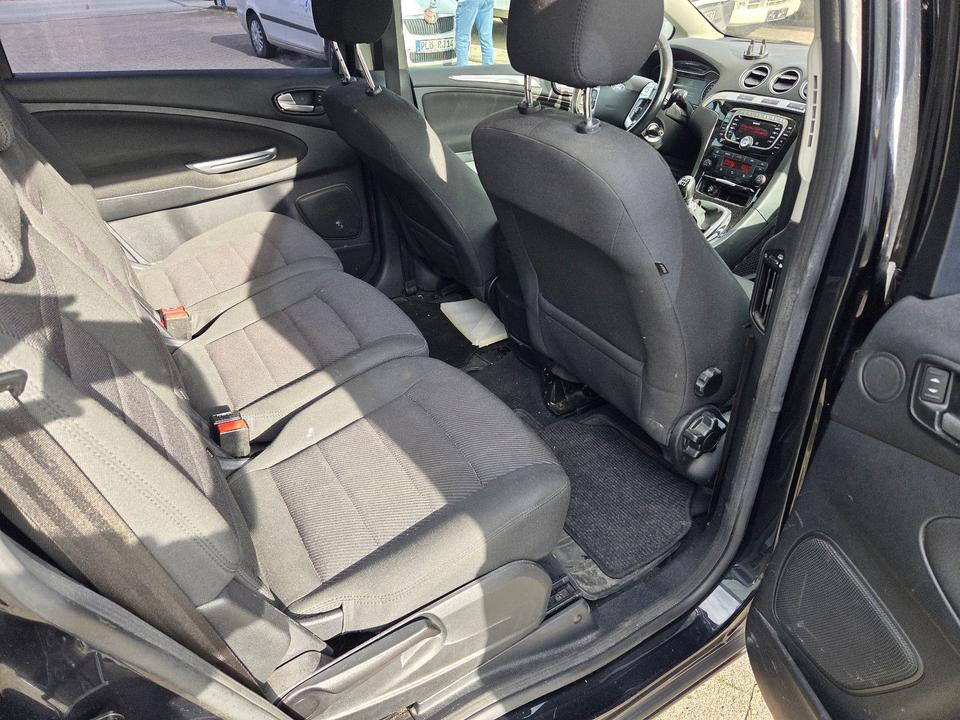 Ford S-Max 2011 — photo 16
