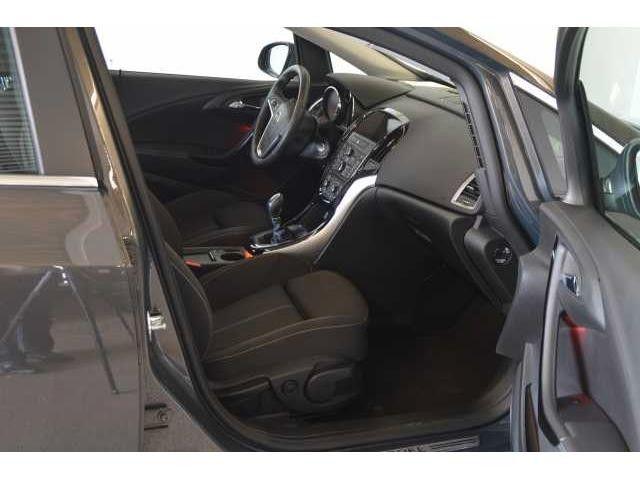 Opel Astra 2015 — interior