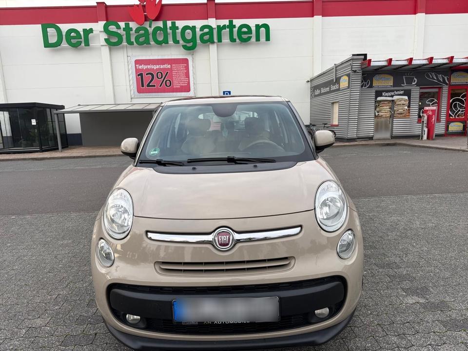 Fiat 500L 2013 — rear view