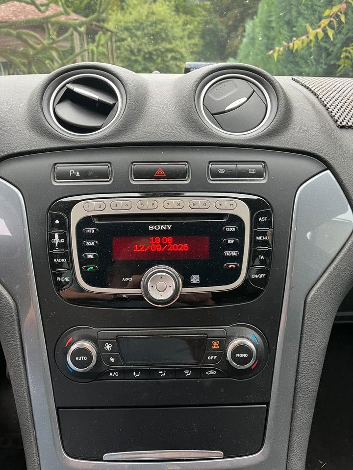 Ford Mondeo 2011 — photo 7